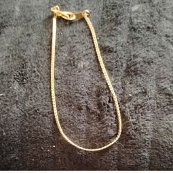 elegant gold bracelet 