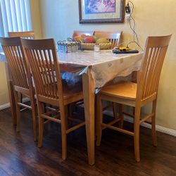 Dinning Table With 6 Chairs 