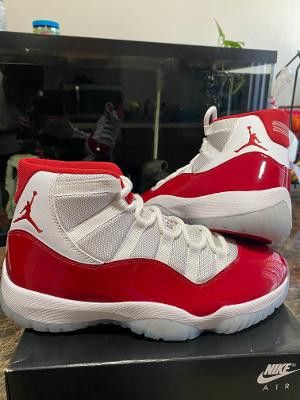 JORDAN 11 RETRO-CHERRY 2022