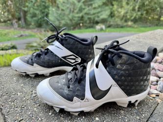 Nike Fastflex Youth Size 5.5 Baseball Cleats