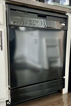 Whirlpool 24" Built-In Dishwasher - Black (Excellent Condition)