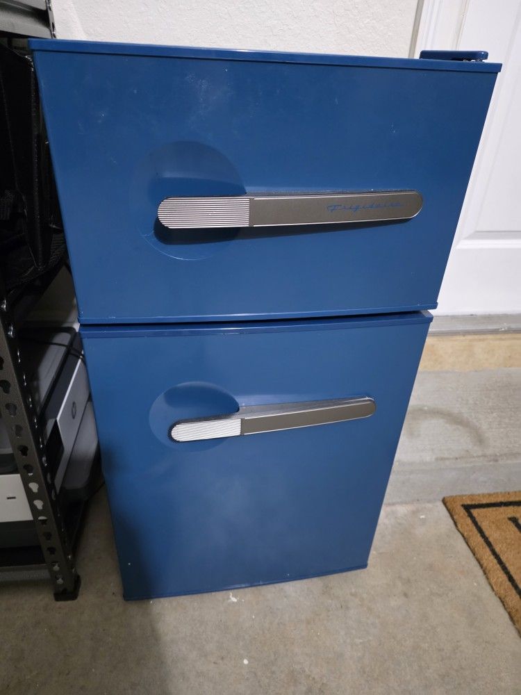 Mini Fridge In Ocean Blue. Works Great, But Has A Couple Of dents