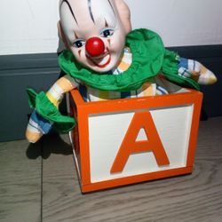 VINTAGE MUSIC BOX CLOWN