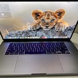 1TB, 32GB RAM. 8 Core MacBook Pro. Dual Graphics. 2025 MacOS Tahoe.