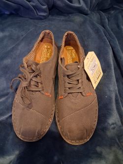 TOMS Cordones shoes (Rt Shoe 10; Lt Shoe 10 ½)