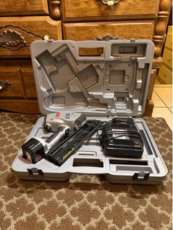 SENCO AirFree 41 Finish Nailer Kit – Case, Charger & 2 Batteries Included