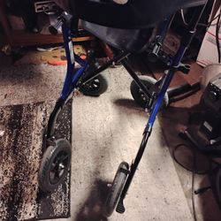 4 Wheel Walker. 2 Front Wheels Swivel