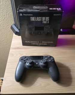 2 last of us II controllers ps4