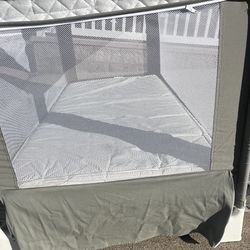 Crib/Playpen BABY  54”X30”X33” Mattress and crib set Gently used!