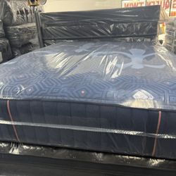QUEEN SIZE STEARNS & FOSTER LUX ESTATE MATTRESS & BOX SPRING BED SET