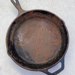 Cast Iron Pan by Lodge 