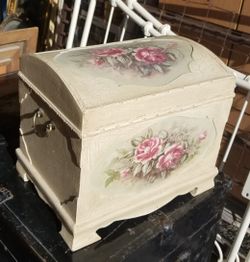 Decorator trunk 15"×12"×11"