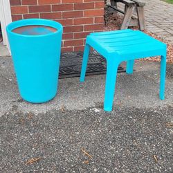 Patio Table And Planter Set 