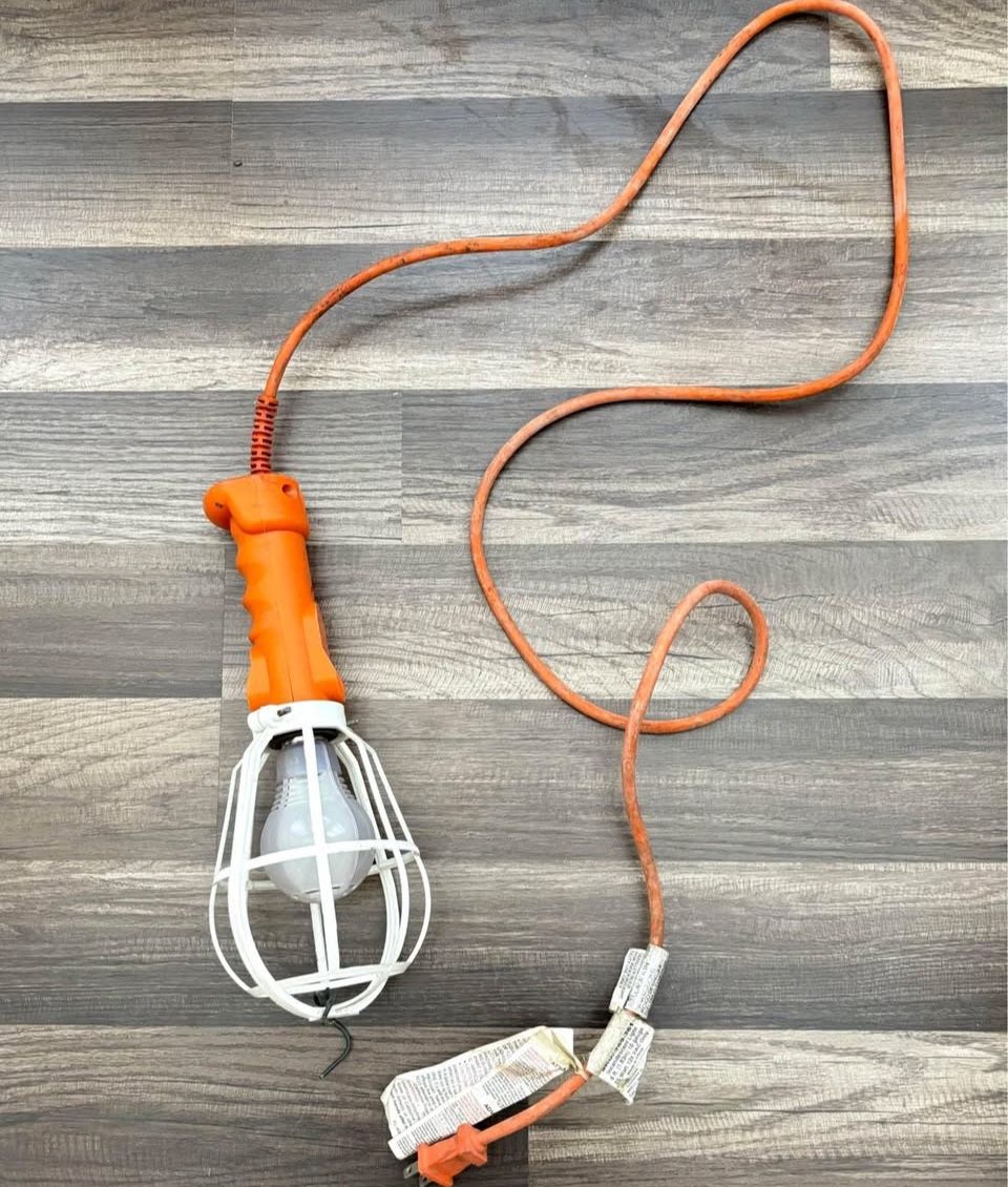 Work/Trouble Light / Drop Light, 75Watt Bulb Included, Used / Works without issue