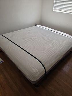 King size bed voila brand