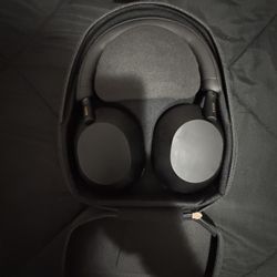 Sony XM5 Headphones 