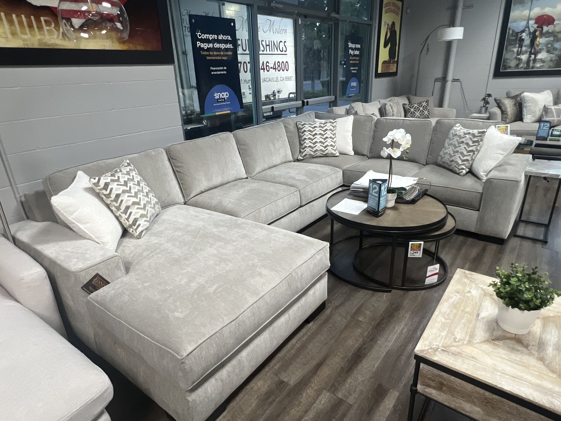 Vitto Modern Sectional! Wide Chaise Lounge!