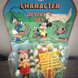 Vintage Walt Disney Remco's 1977 Minnie Mouse Garden swing Character Activity Set