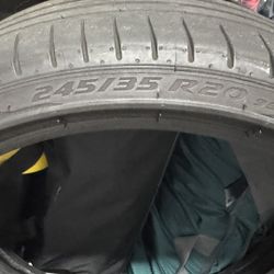 (2) Pirelli 245 35 R20 Run Flats 