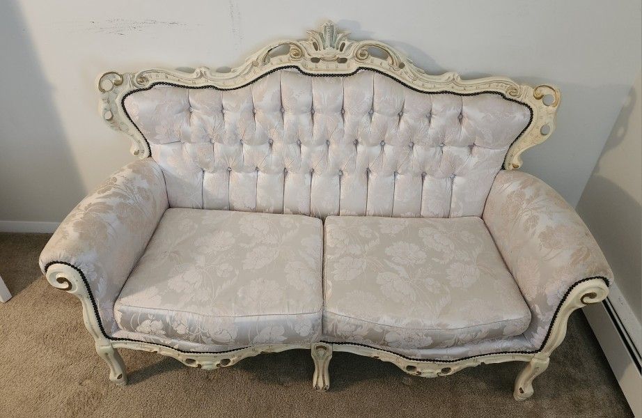 Antique Victorian Couches (600 Or Best Offer / Cash Only ) 