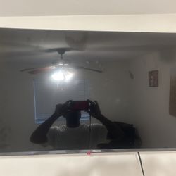 Hisense 42” Smart TV With Roku