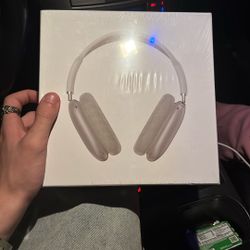 AIRPOD MAX HEADPHONES UNOPENED VALENTINE’s DAY PRESENT