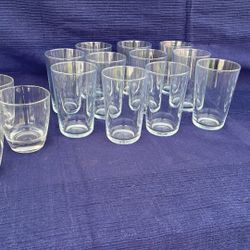 23 Glass cups 