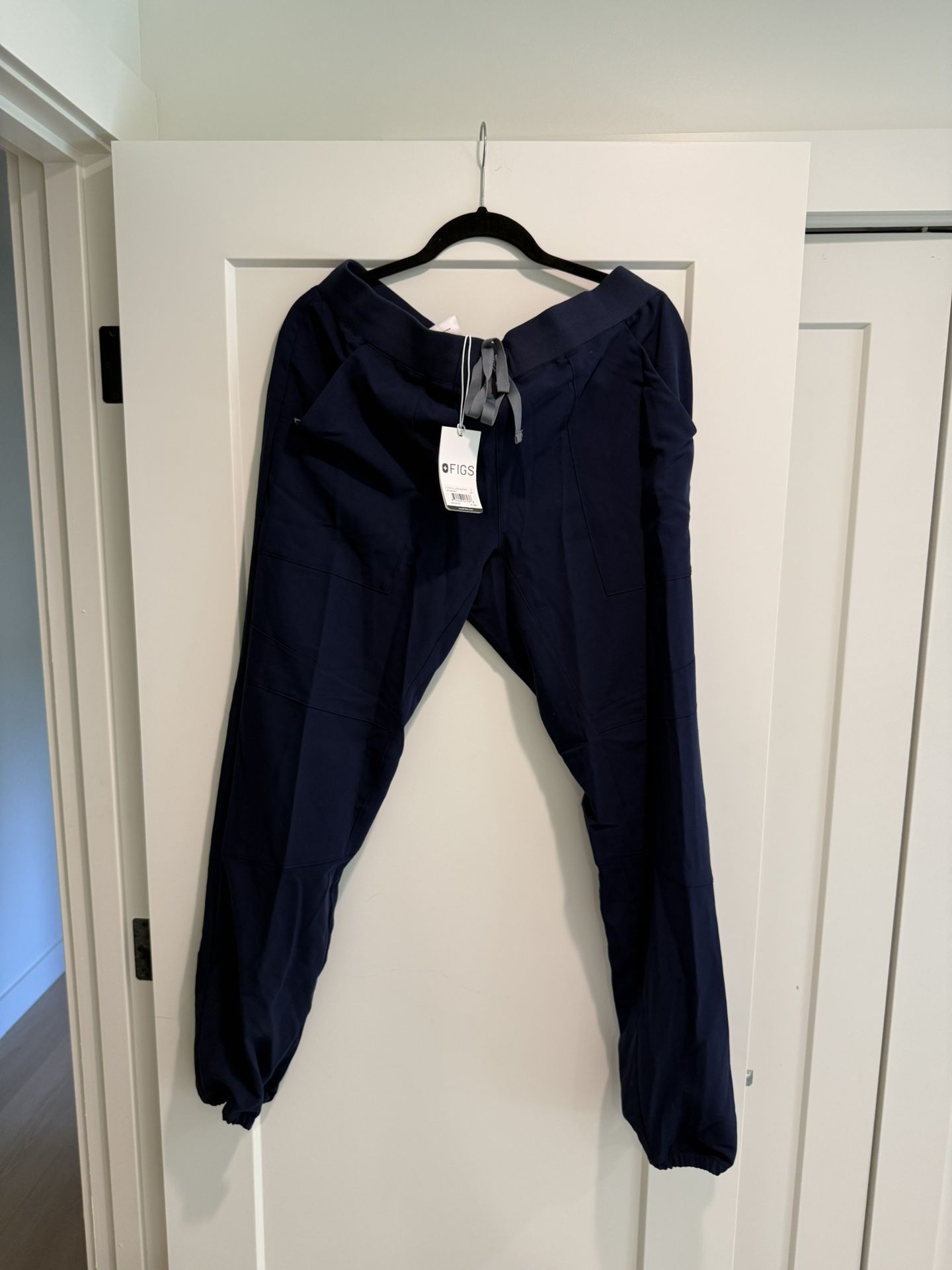 FIGS women’s Jogger Scrub Pants