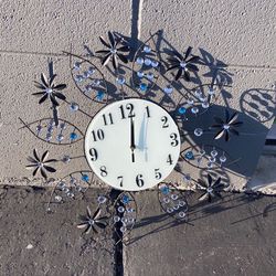 New Metal Wall Clock, Retro-Style Round Pendulum Clock