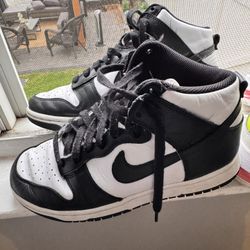 Nike Men Size 8 (Pandas)