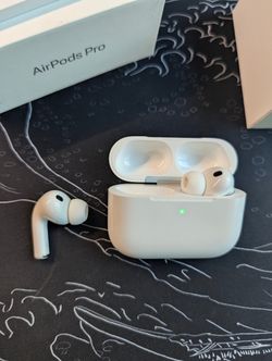 Apple AirPods Pro 3 - Tried Once - Complete in Box