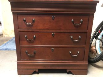 3-tier Wooden nightstand/drawer