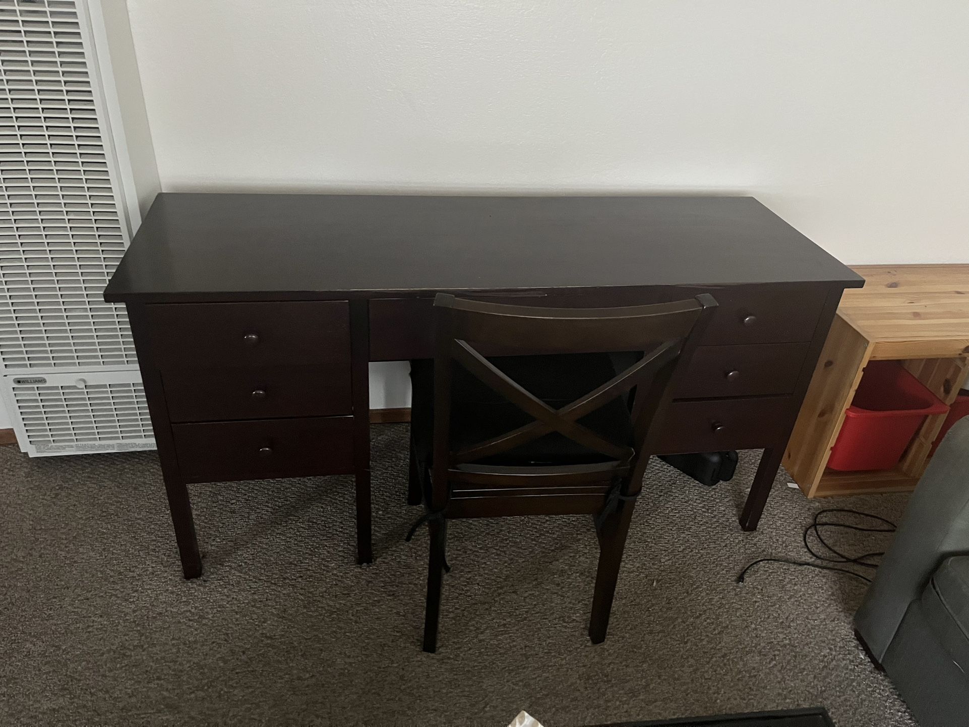 Free Brown Desk And Chair 