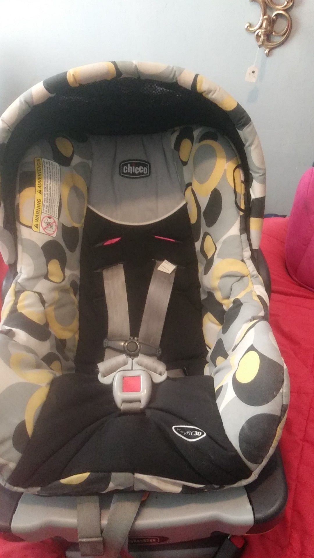INFANT CAR SEAT (CHICCO)
