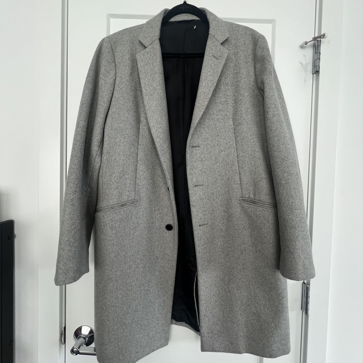 Elegant Men’s Grey Top Coat 