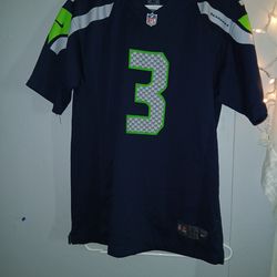 Size large number three , seattle seahawks , wilson nike , jersey