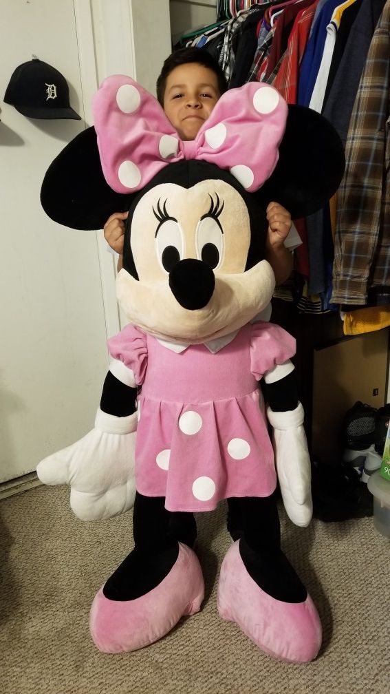 GIANT Minnie Mouse