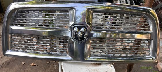 2013-2018 DODGE RAM FRONT GRILLE