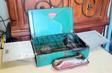 Vintage Coleman 425E Green 2-Burner Camp Stove – Wind Panels & Side Trays