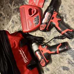 Milwaukee 12 Volt Drill/impact Set