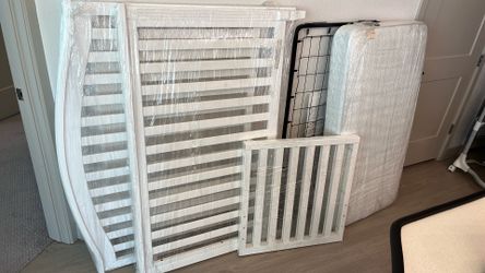 Convertible Crib + Waterproof Mattress & Toddler Rail (Excellent Condition)