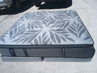 Sealy king pillowtop mattress and box spring