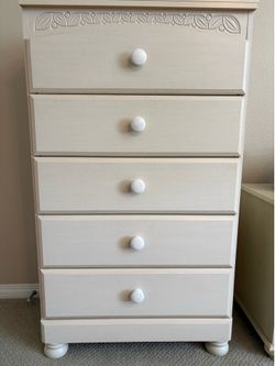 White wood dresser 5 drawers