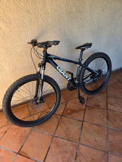 Giant ATX 27.5 MOUNTAIN BIKE