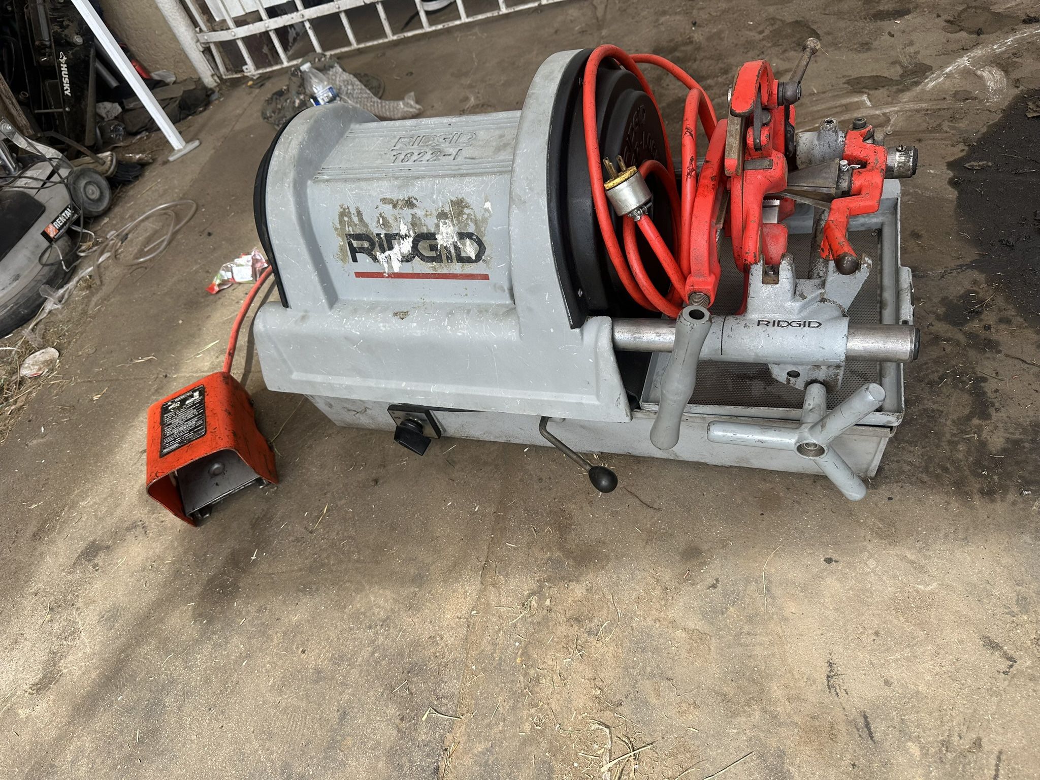 RIDGID 1822-I Auto Chuck Pipe Threading Machine