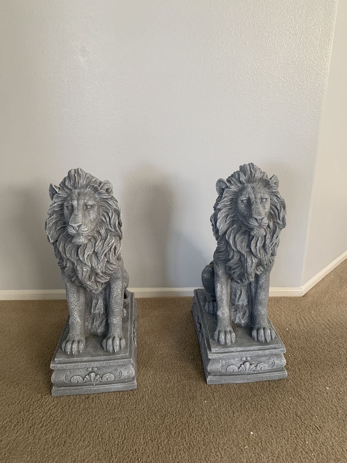 Lion Statue Set 2 Piece