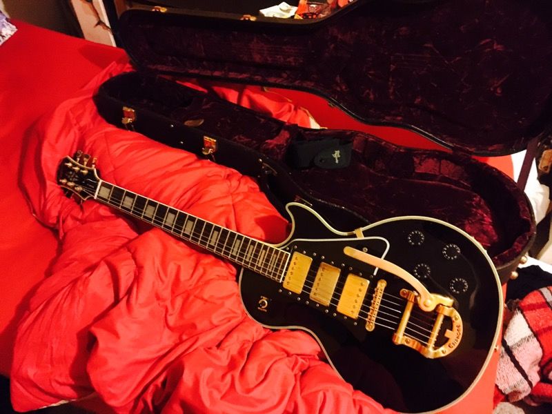 Epiphone Les Paul Black Beauty with Vibratone Bridge and case