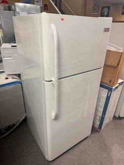 Frigidaire White Top-Freezer Refrigerator