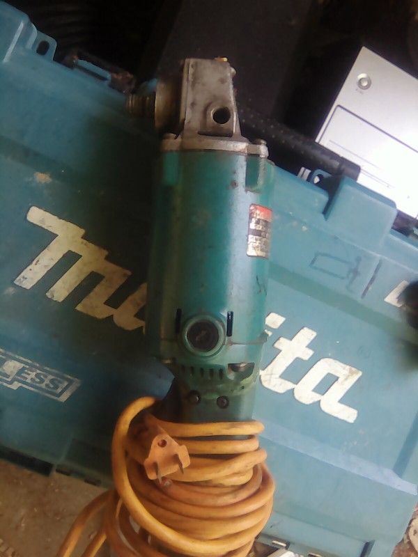 MAKITA GRINDER 