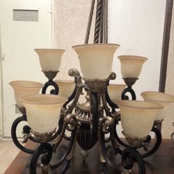 Chandelier Very elegant chandelier in good condition